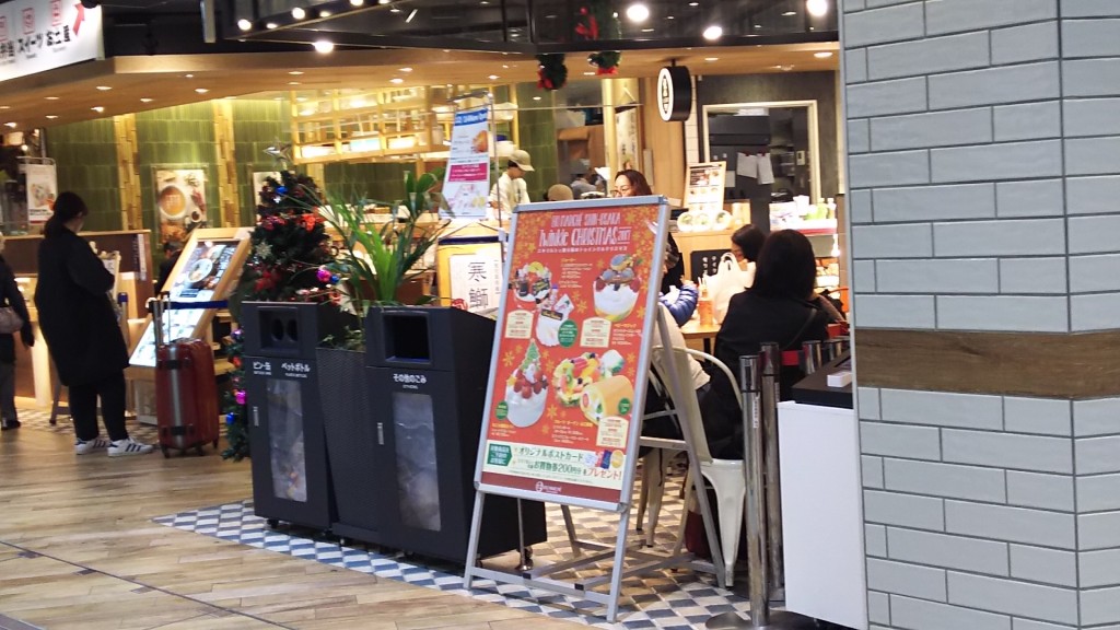 エキマルシェ新大阪 飲食スペース