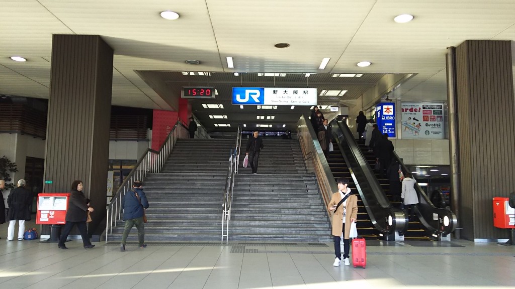 新大阪駅 正面階段