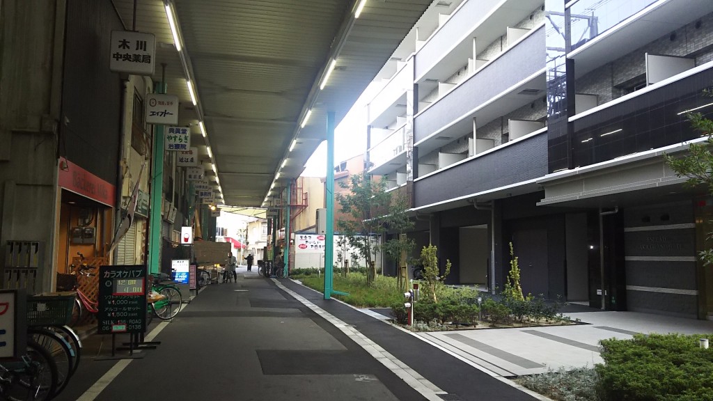 木川本町商店街 食品館前から 東側
