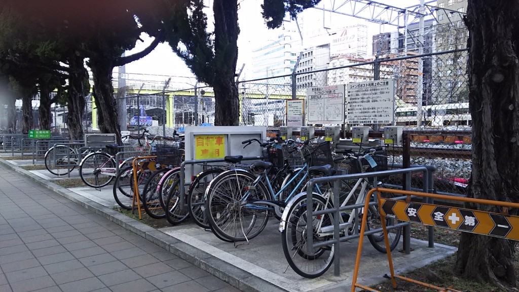 新大阪駅南口自転車置き場　コインポスト　定期と一時の境目