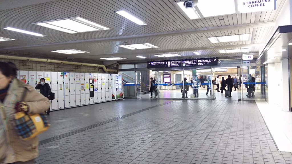 JR新大阪駅２階　階段上ってすぐ