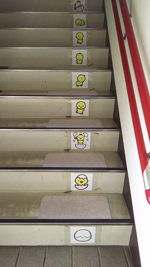 子ども・子育てプラザ　階段