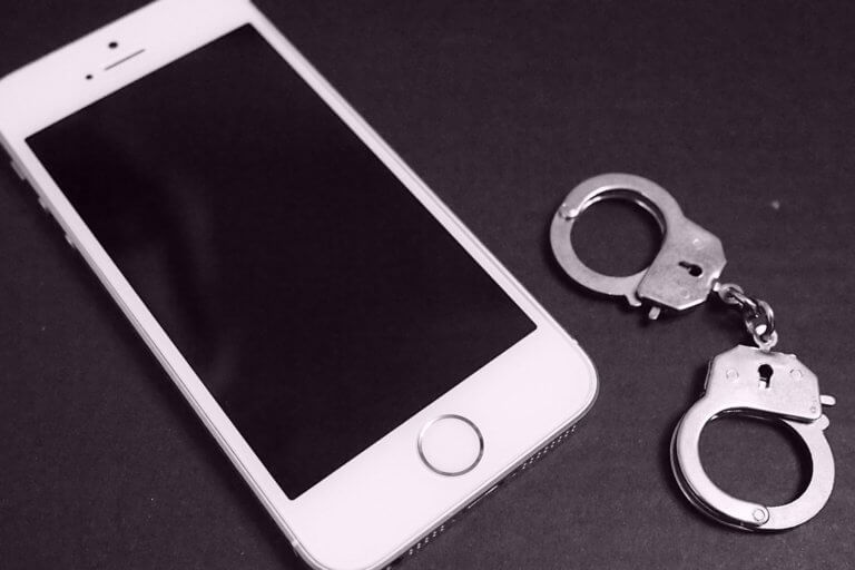 スマホ携帯　と　犯罪