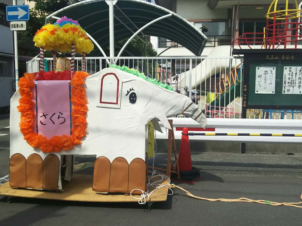 木川幼稚園　花まつり　白い象