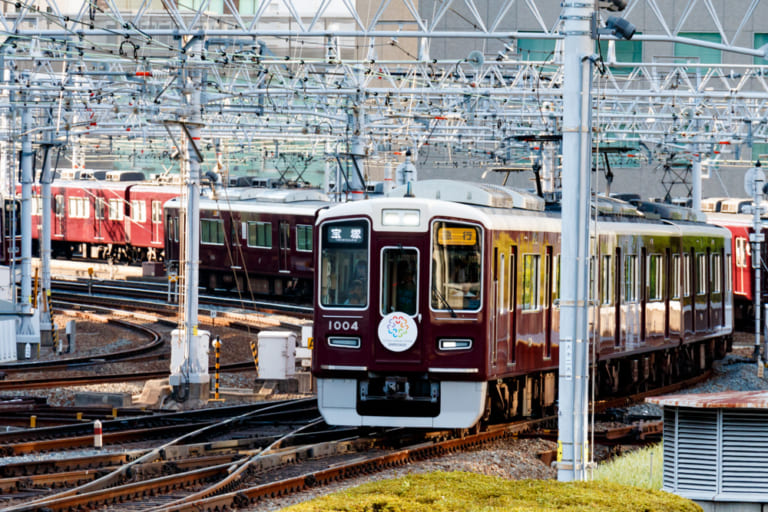 阪急十三駅ホームドア故障