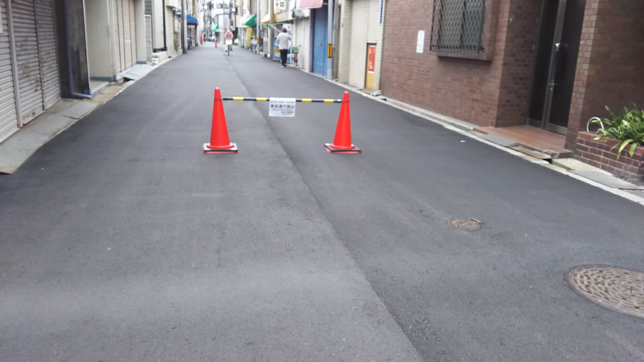 野里本町商店街の中にある　車両通行禁止のお知らせ
